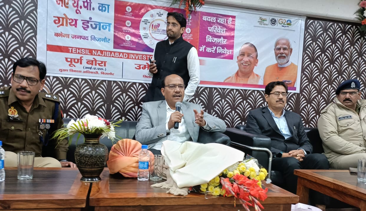 Immense possibilities of industry and tourism in Gateway of UP: DM