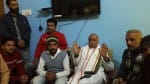 रामपुर मनिहारान में पत्रकारों से बात करते डा प्रवीण तोगडिया