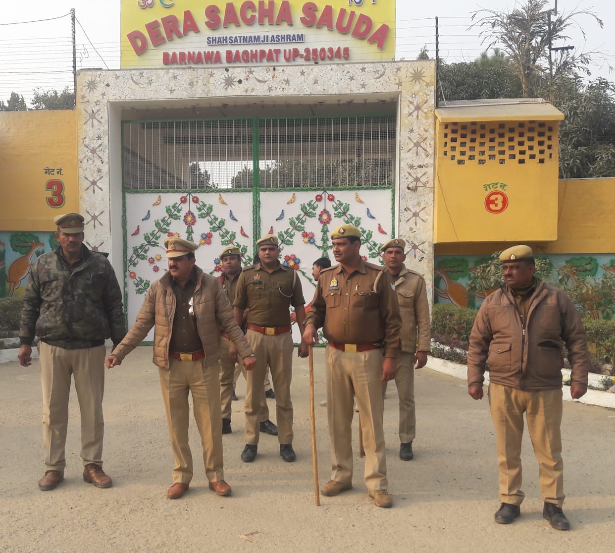 Dera chief reached Barnawa ashram, police guarded the gate