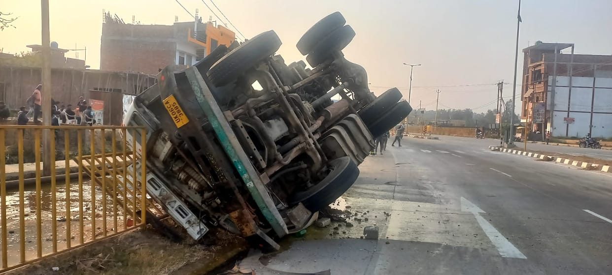 Chemical tanker overturned on Haridwar-Kashipur highway