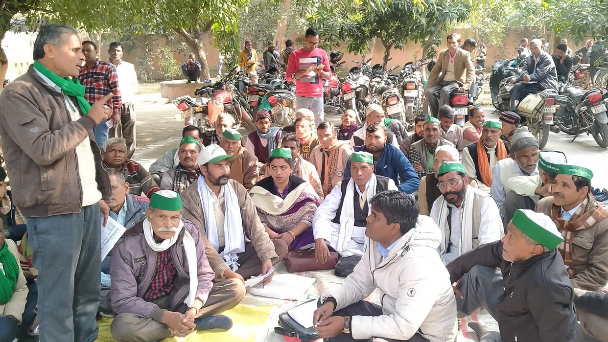 In Dhampur, farmers warned the administration of agitation
