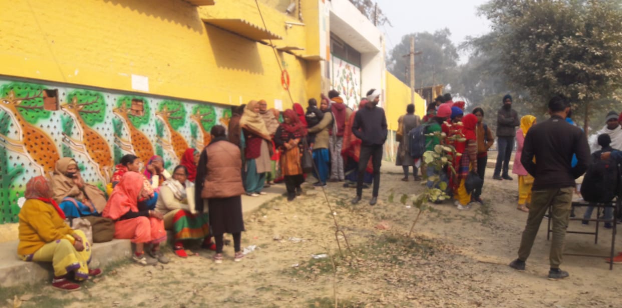 People reached Barnawa Ashram, did not get admission