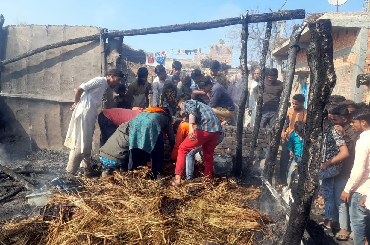 One lakh cash and goods burnt due to fire