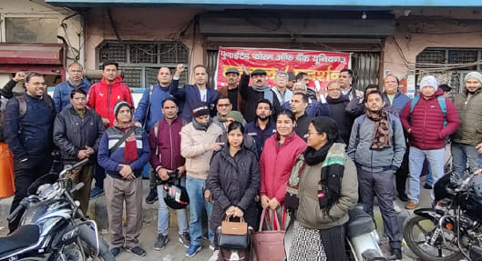 Bank employees demonstrated on Ambala Road