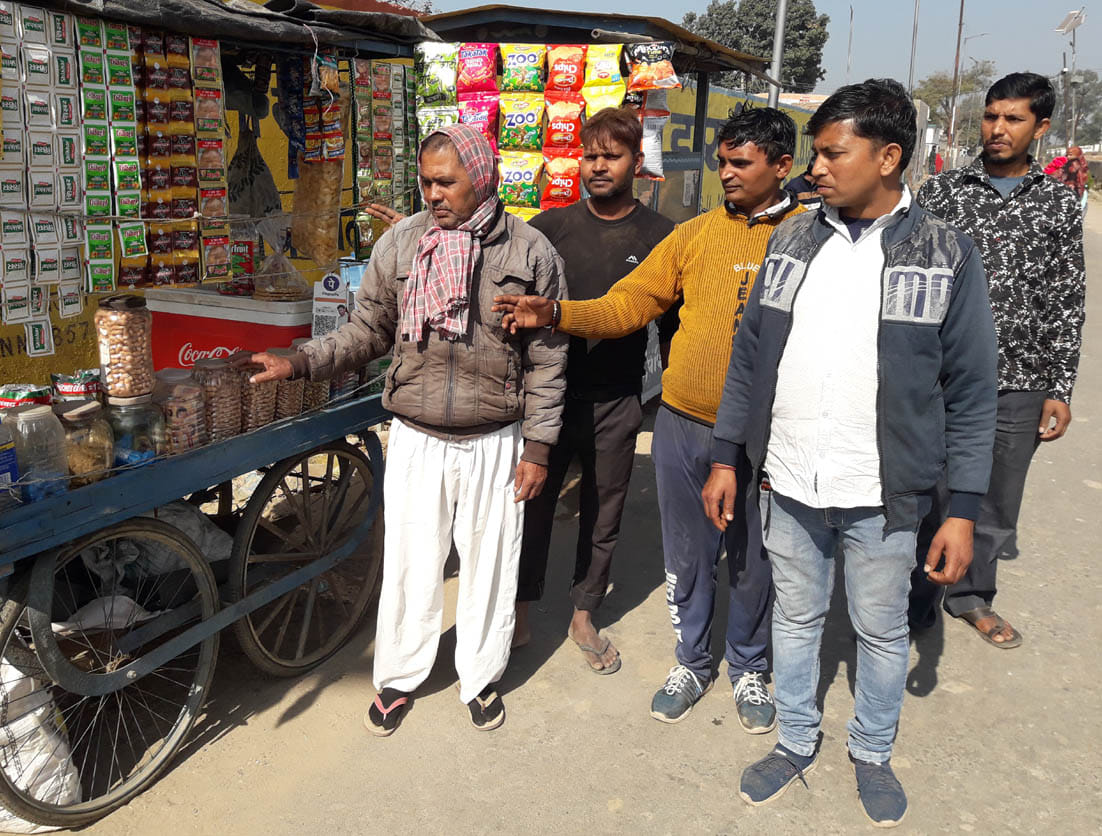 Police removed carts, shopkeepers protested