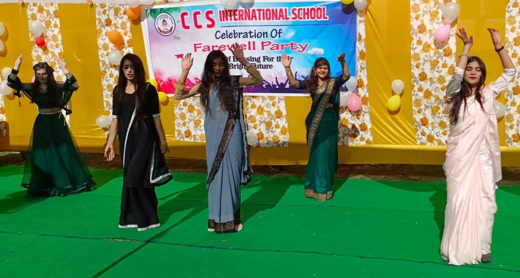 Students dance on patriotic and film songs