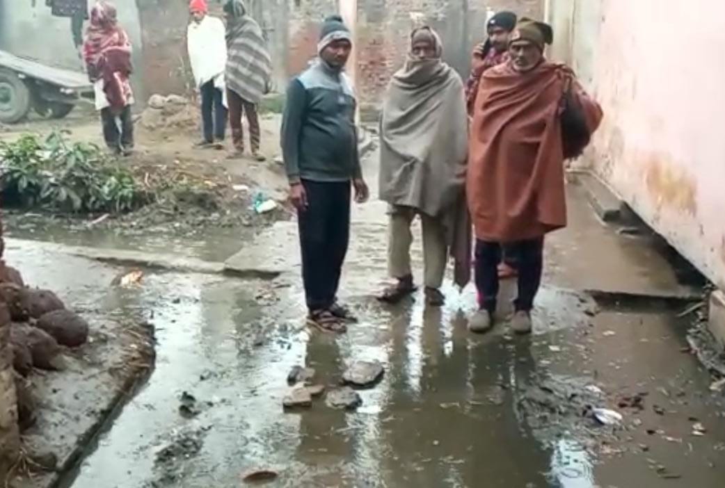 Trouble increased due to water logging near Ravidas temple in Nirpuda
