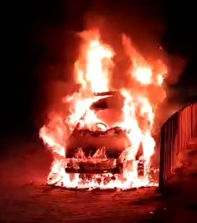 Fire broke out in a car parked on the National Highway in Sisana