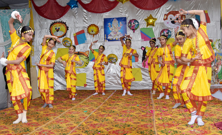Students looted a lot of applause on the presentation of Giddha