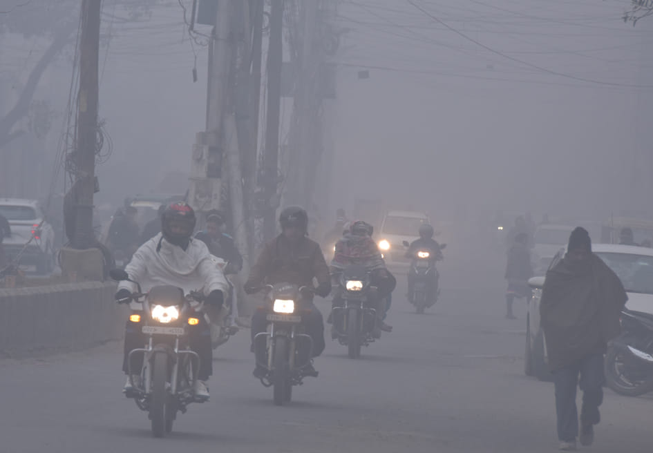 Dense fog increased the cold in the morning