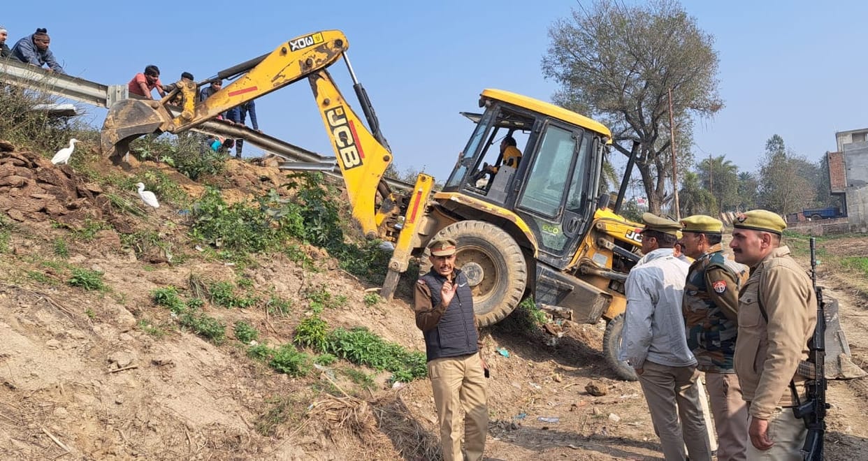 Repaired damaged routes of Kanwar Yatra in Mandawali
