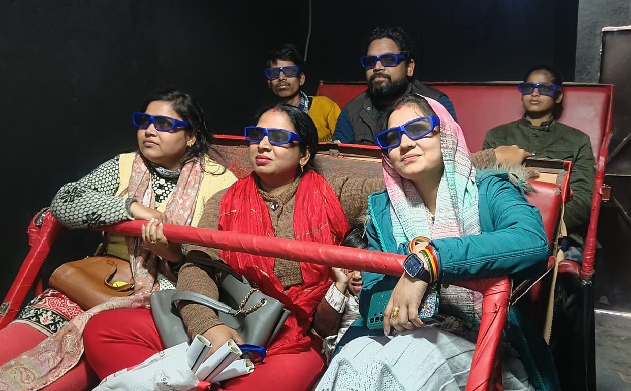 The mobile cinema is wooing everyone in Aligarh exhibition
