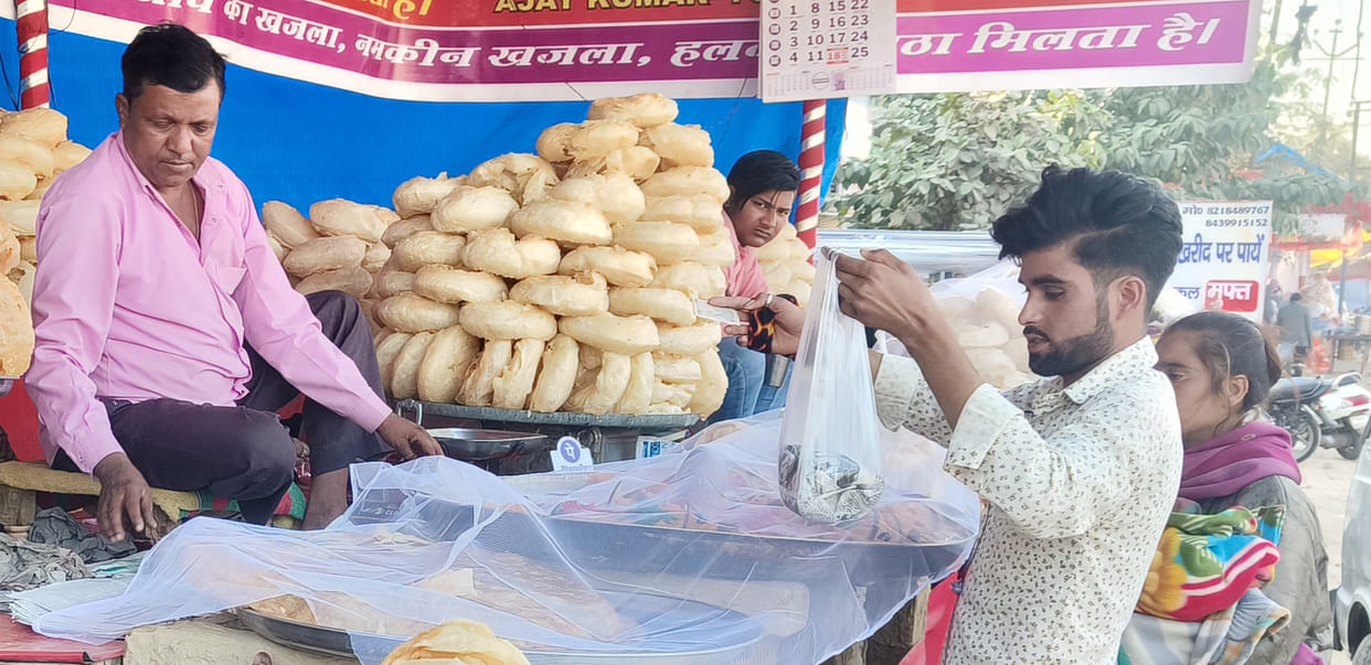 If you come and do not eat Halwa-Paratha, then it is useless