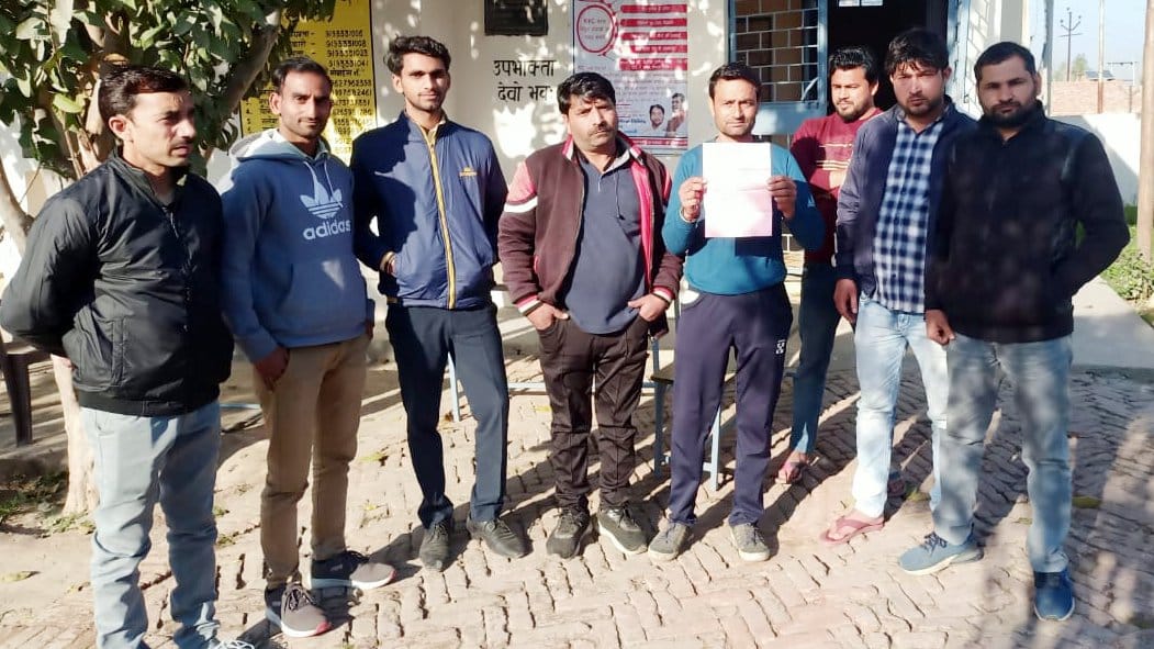 Meter reader accused of not withdrawing bill from the meter after reaching the fields