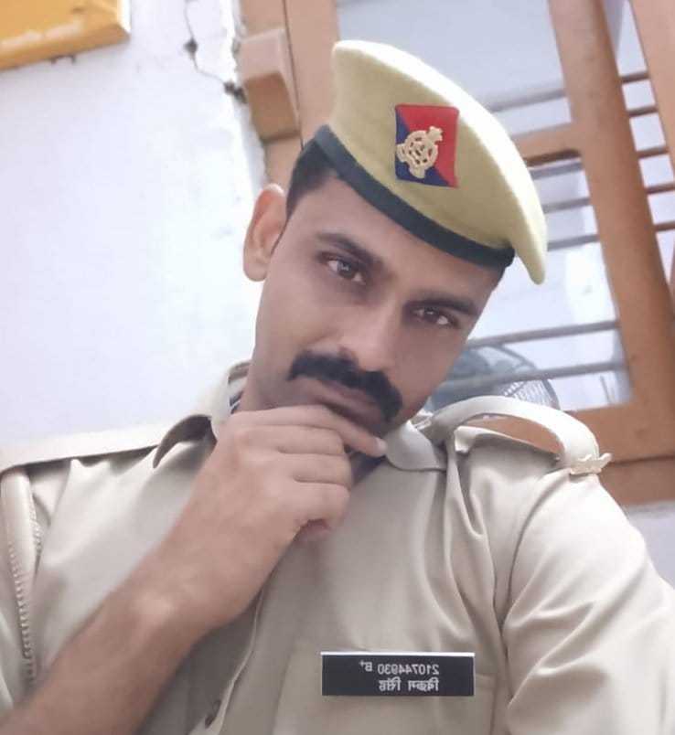 PAC jawan dies in an accident, parents are in bad condition by crying