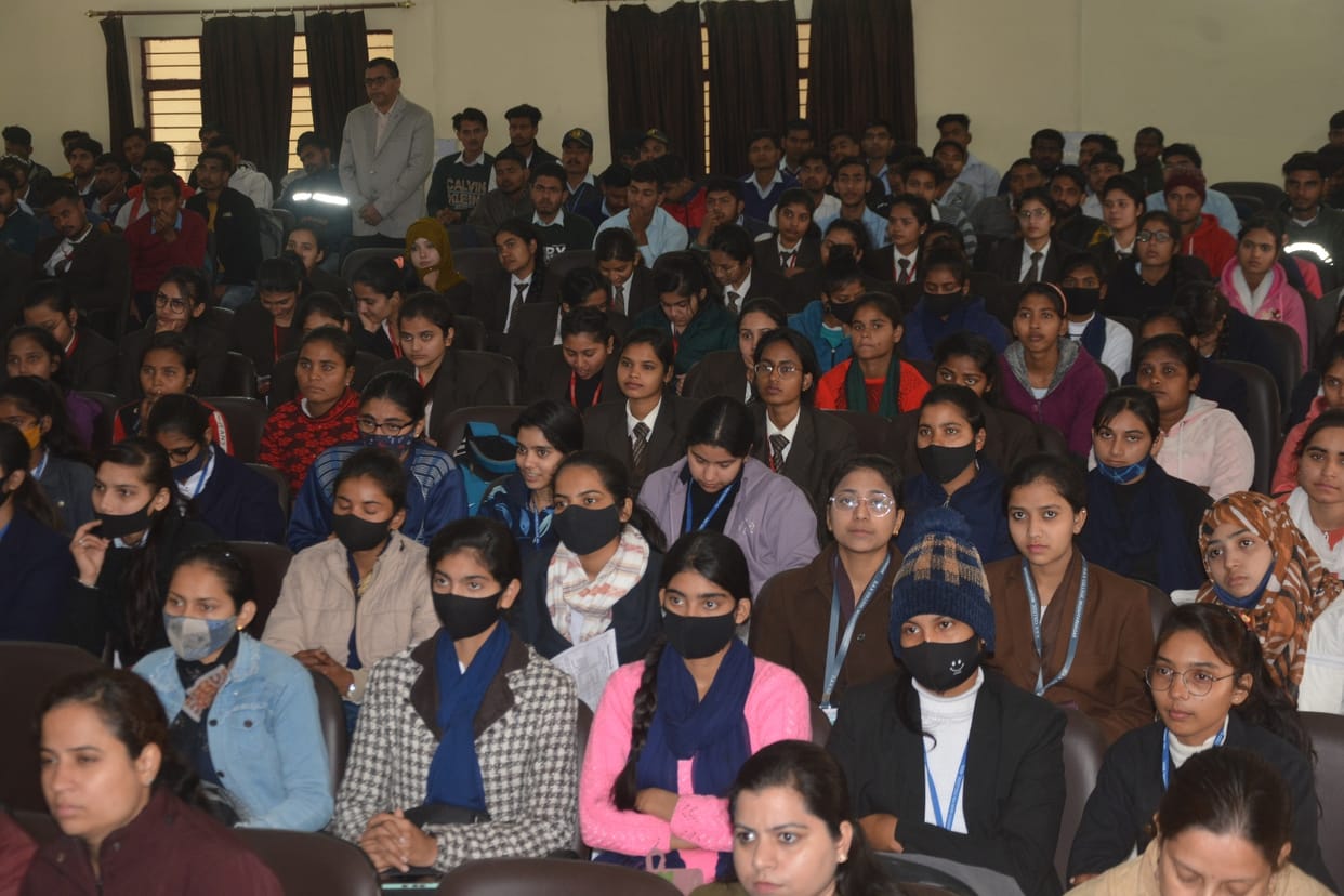 Youth will join the industry, only then the country will develop: Ravindra