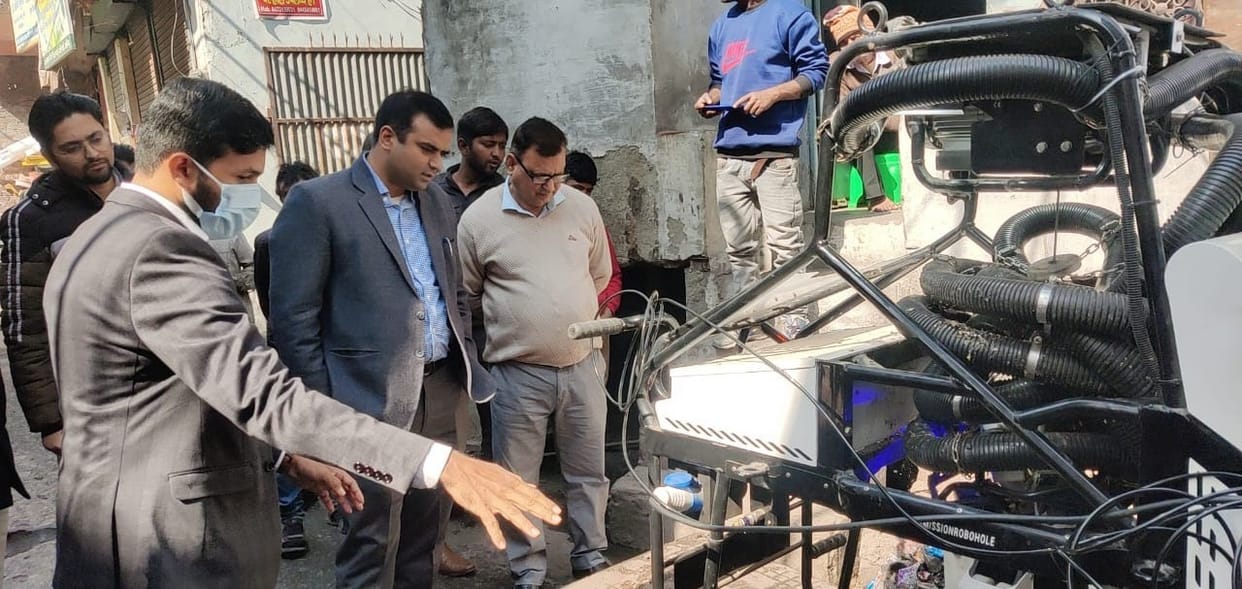 Now robotic machine clean sewer manhole in Aligarh