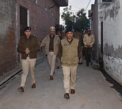 -फोटो 12 : ऑपरेशन आक्रमण के दौरान बादली का दौरा करते एसपी वसीम अकरम।