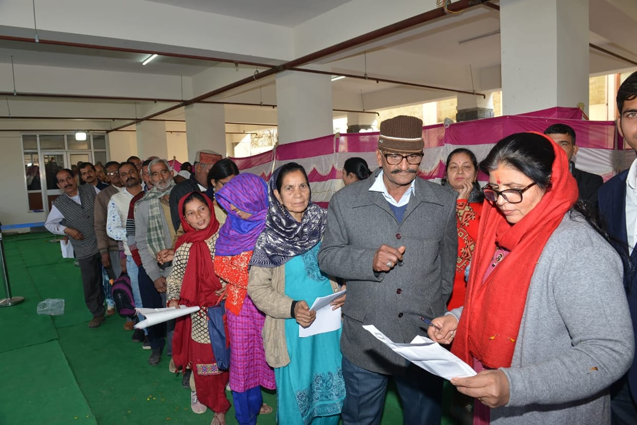 Multi task workers narrated their grief to the Chief Minister's wife