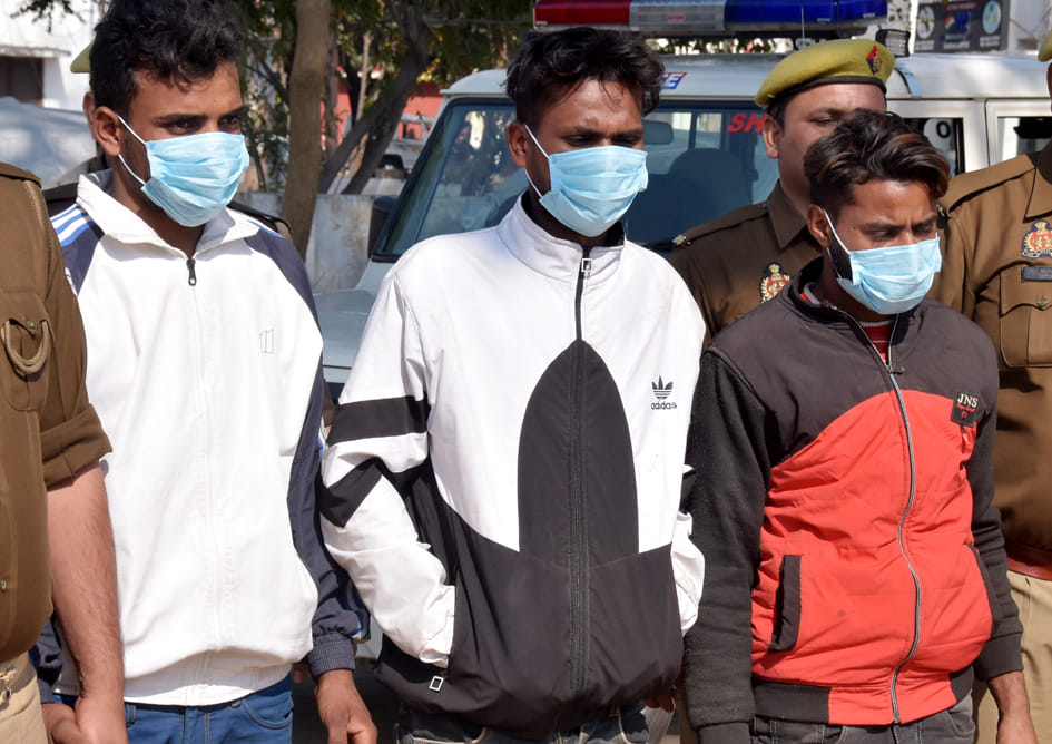 Three thieves who came to sell vehicles in Dholikhal arrested