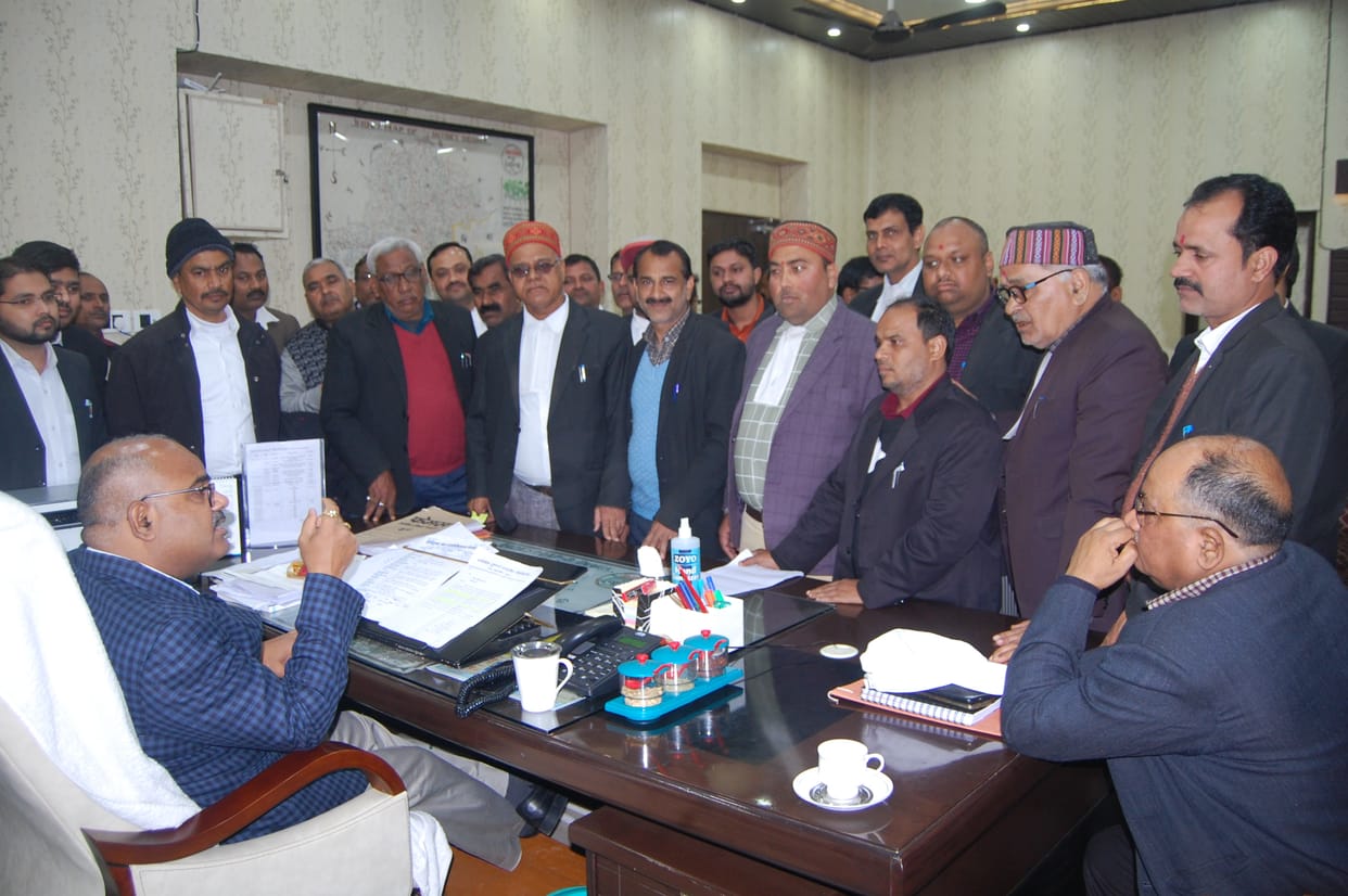 Advocates roared, submitted memorandum to DM