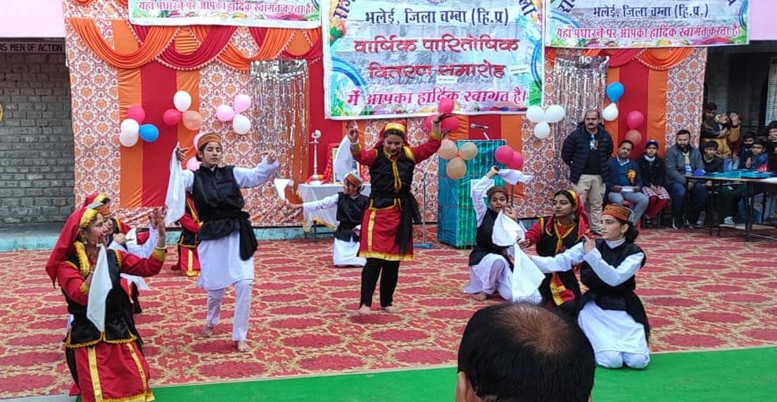 Sayen-sayen mat kar raaviye... the song won accolades