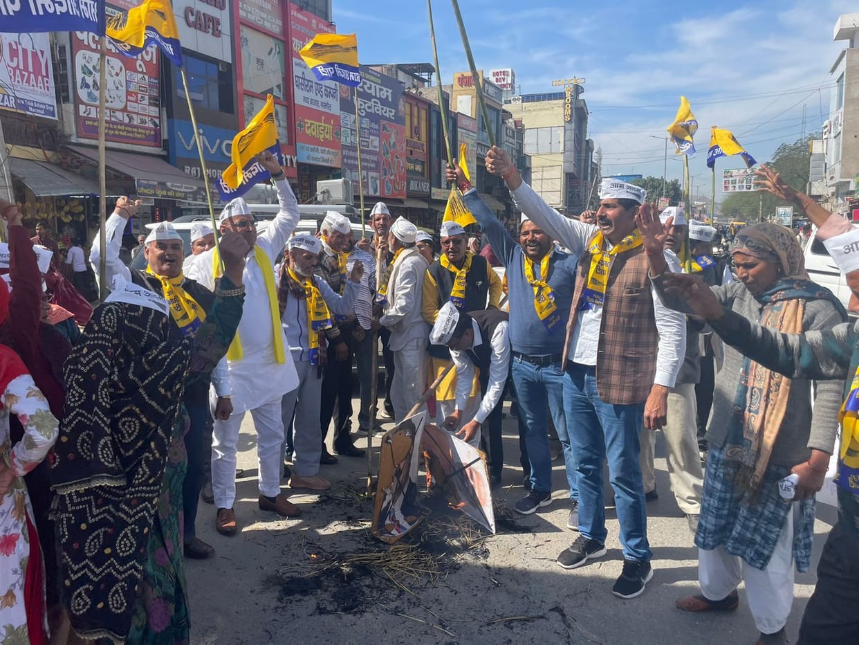 AAP workers protested, burnt an effigy