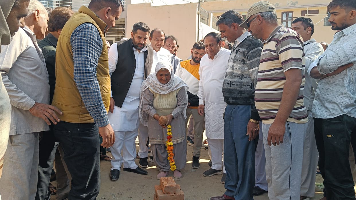 Laying of drinking water line in Garh Shahjanpur and construction of street in Fazilpur started