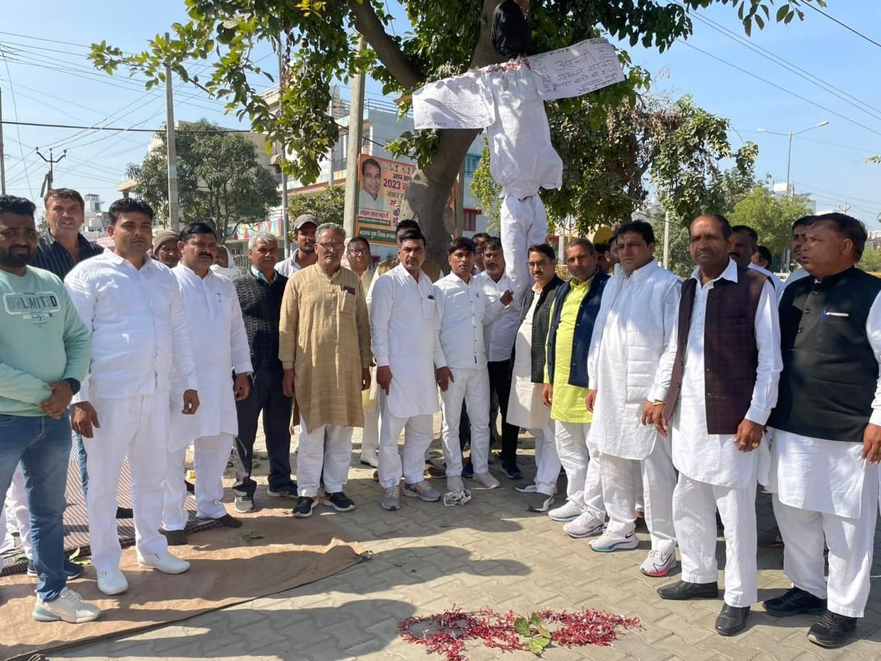 Sarpanchs demonstrated by hanging the effigy of Panchayat minister