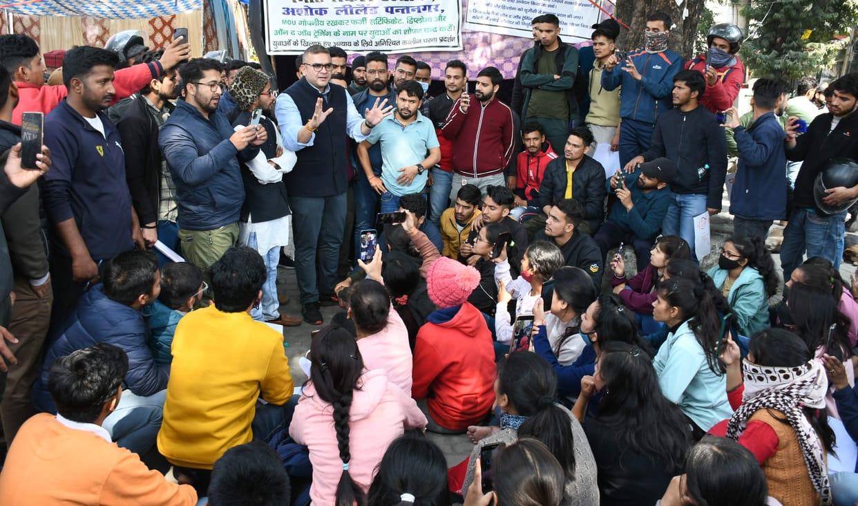 youth on road protest against paper leak