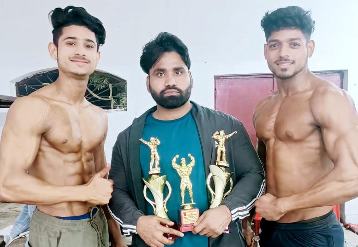 Harshit and Jugendra shine in state level body building competition