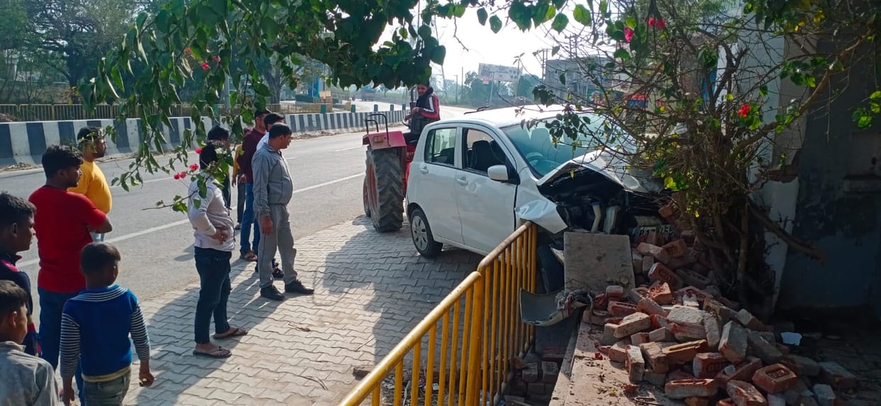 Car rammed into house, two injured including driver