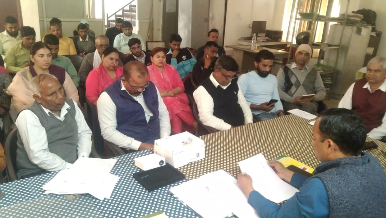 35 percent farmers could get their crops registered, sought answers from employees