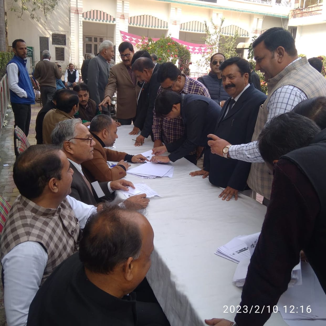 Voting result declared, 331 votes in favor and 860 votes in opposition