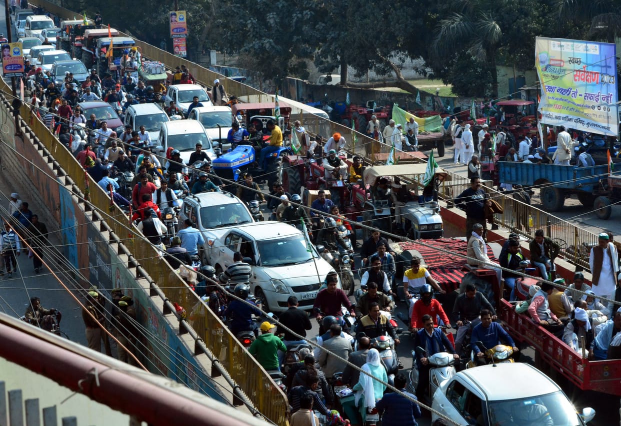 When the tractor reached the city, the intersection got jammed