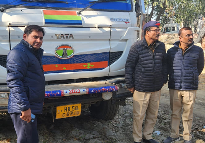 Truck number hidden by applying grease on the number plate, report lodged