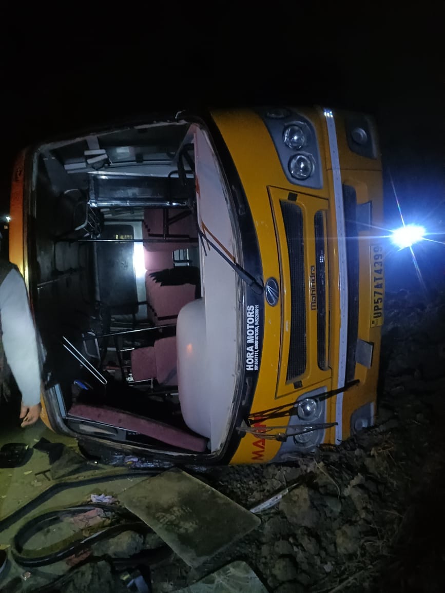 The bus overturned after trampling a bike rider, one dead