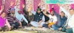 बजाज चीनी मिल पर प्रदर्शन करते राकिमसं कार्यकर्ता। संवाद