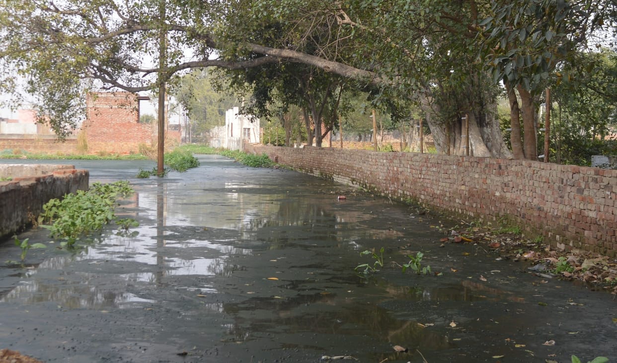Dilapidated roads test the devotees of Mahadev