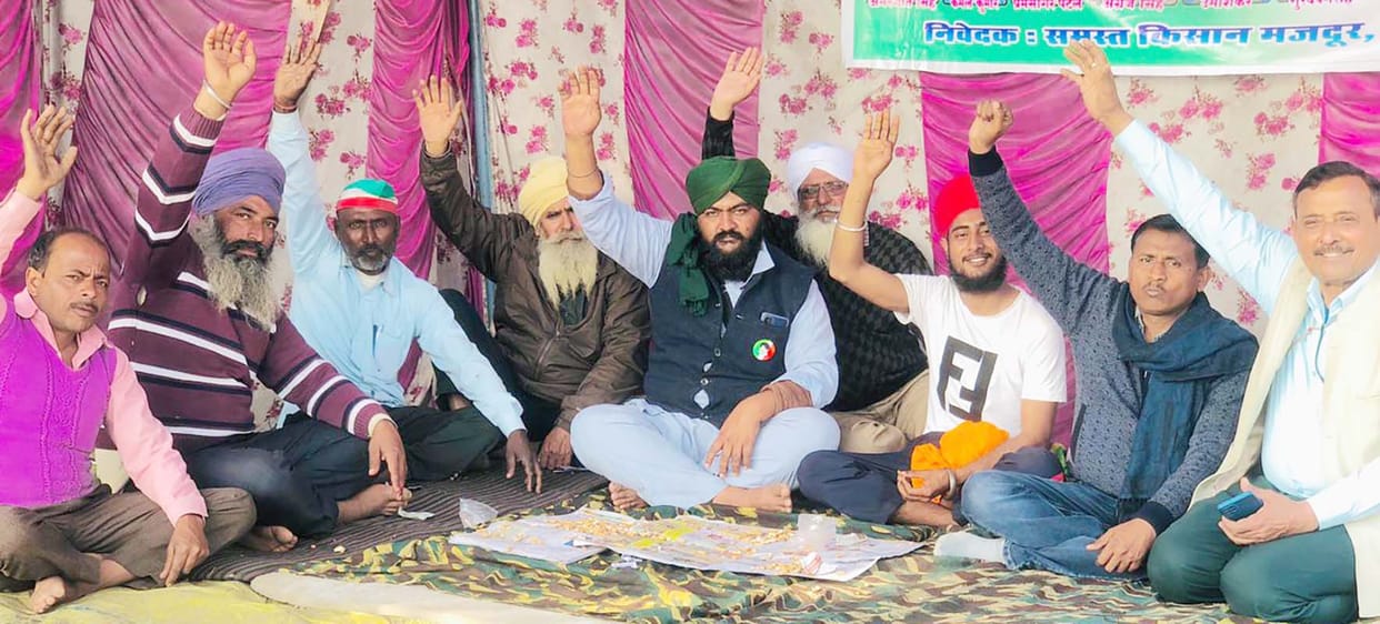 Administration is not listening to farmers protesting at Bajaj Sugar Mill for 41 days