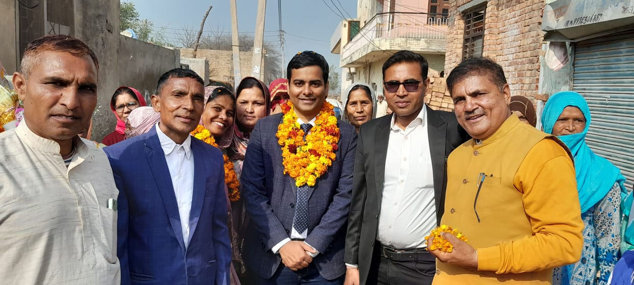 village gathered to welcome the son who became HCS, took out a victorious procession with drums