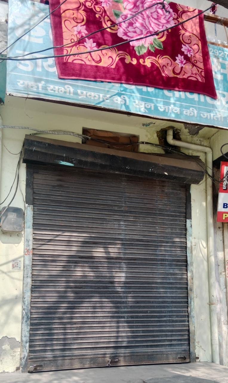 Lab operators stopped work