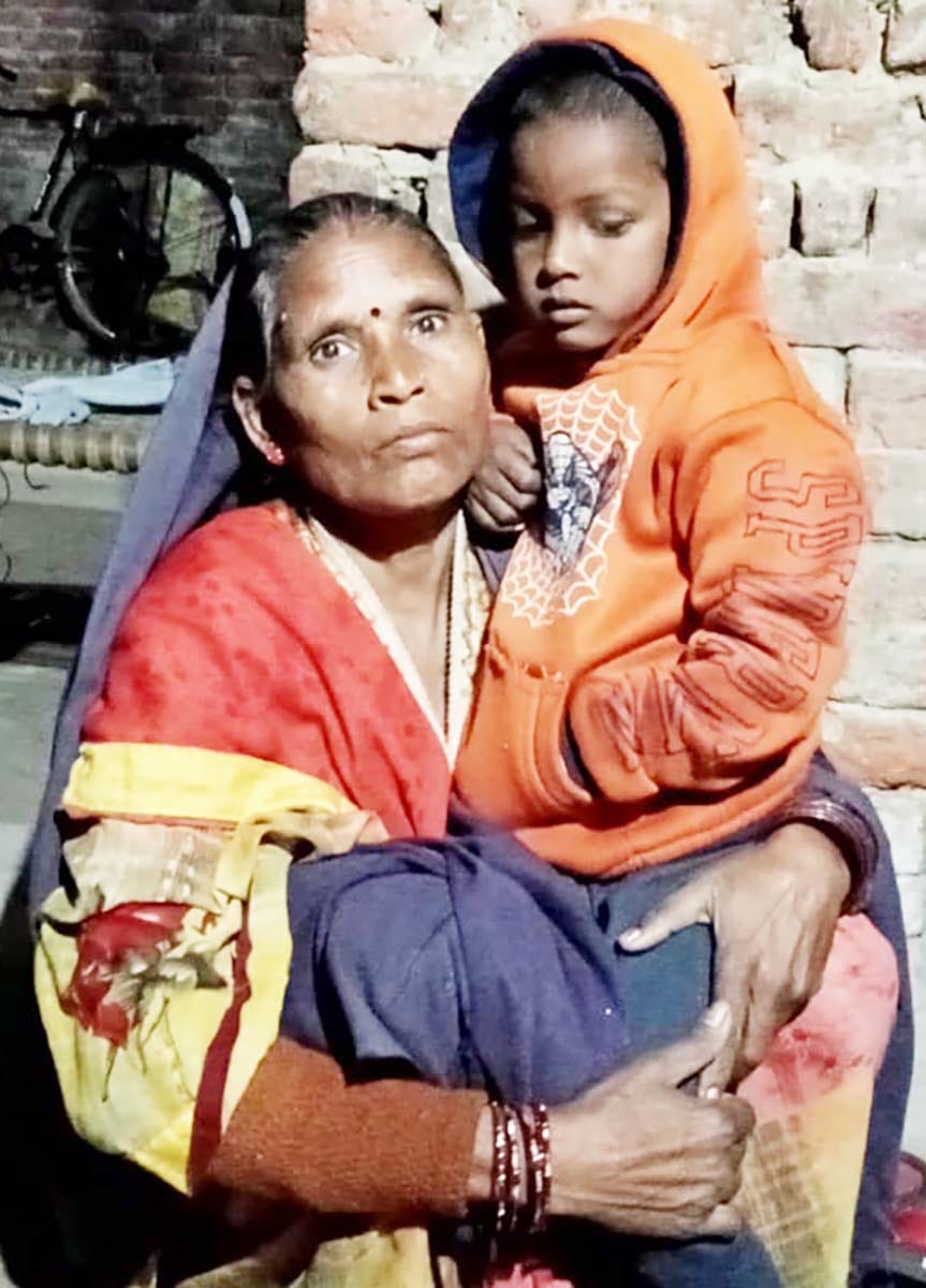 The youth saved the innocent who fell in the well in the village Dhara