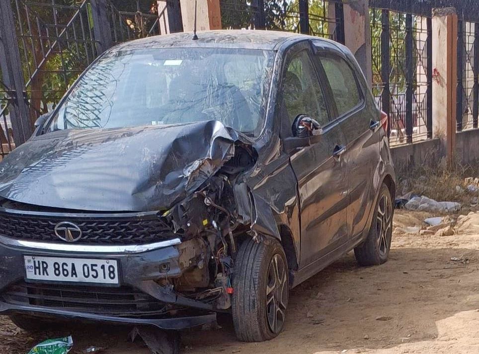 car collided with auto driver and student injured