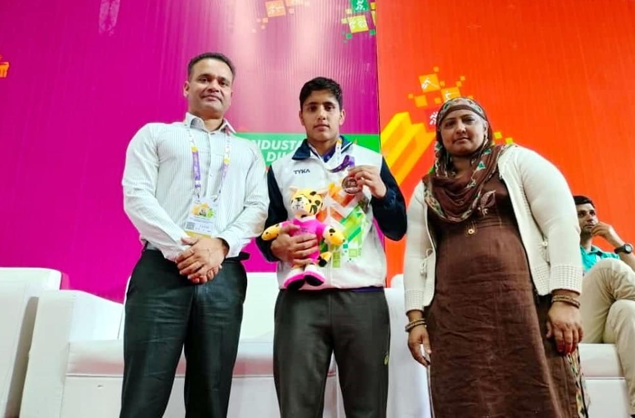 Fatehabad's daughter Varsha brings bronze despite shoulder pain