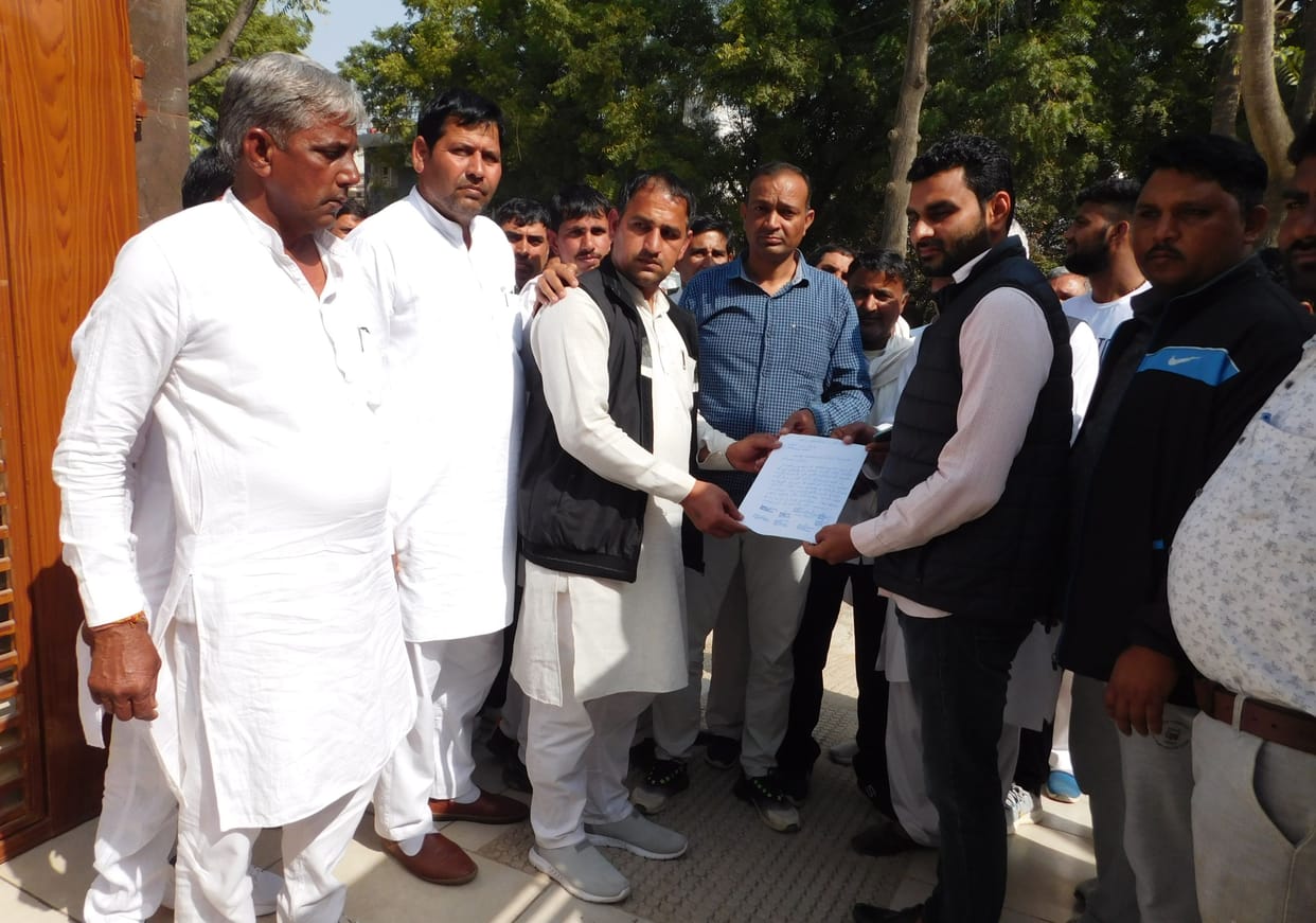 Sarpanch returns after 30-minute sit-in outside MLA's residence