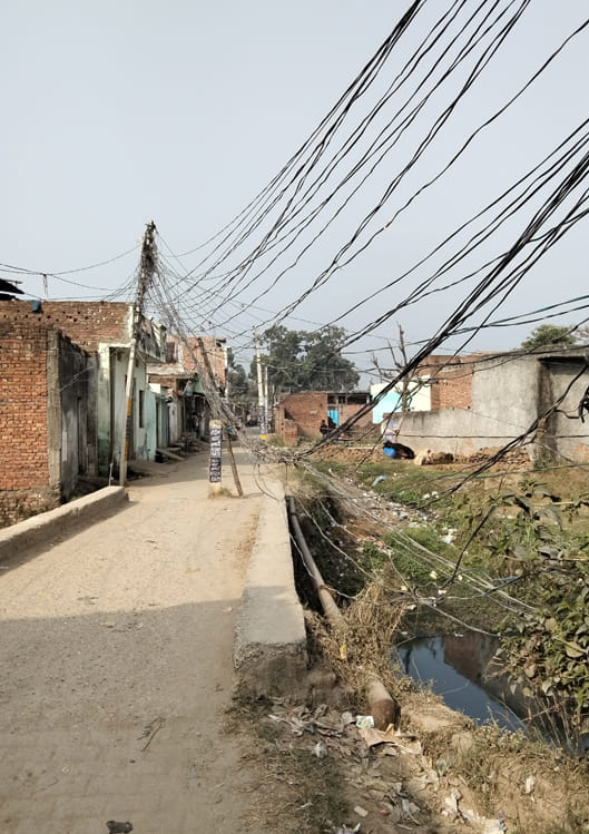 Electric cables hanging on the roads inviting accidents