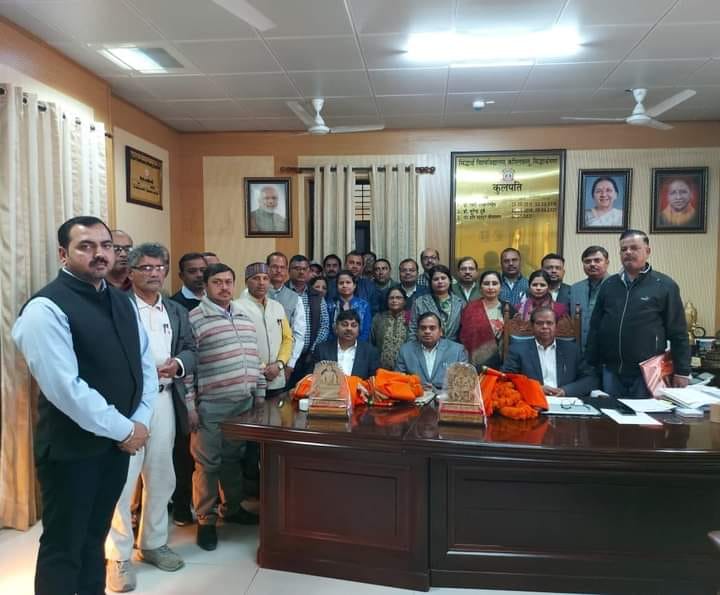 Teachers submitted memorandum to Vice Chancellor