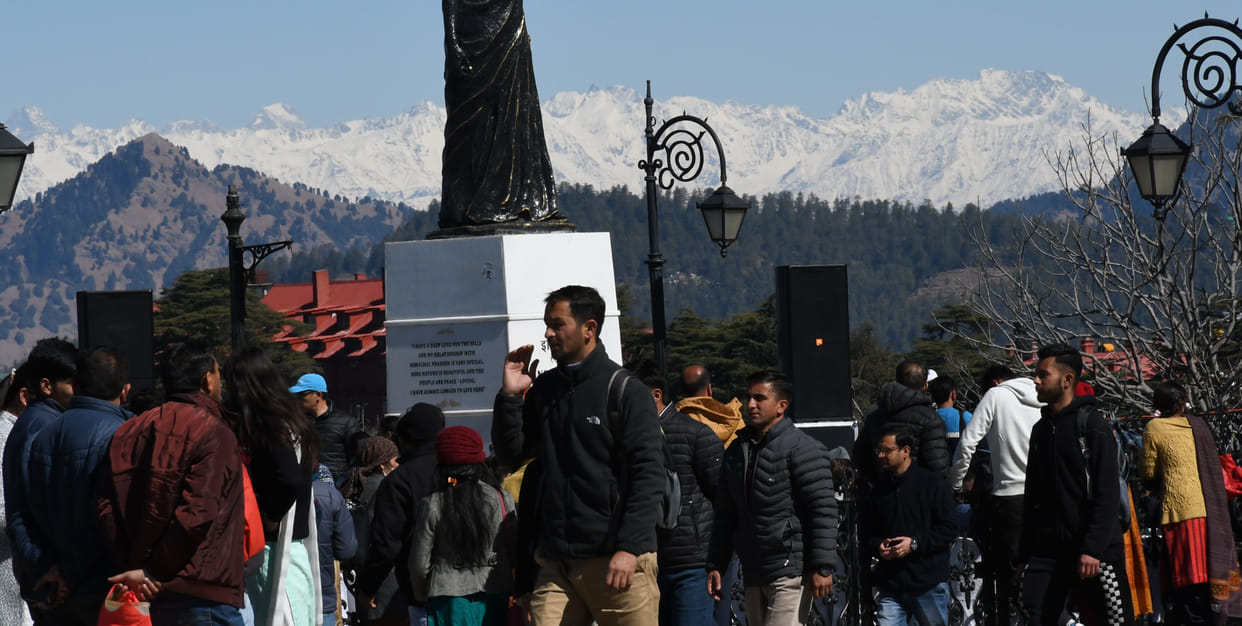 Tourists who came to celebrate Valentine's Day have made special wait in hotels