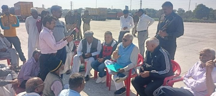 Minister reached the protest site, assured villagers of cut in three months